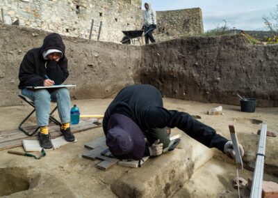 Archeologický výskum na hrade Devín.