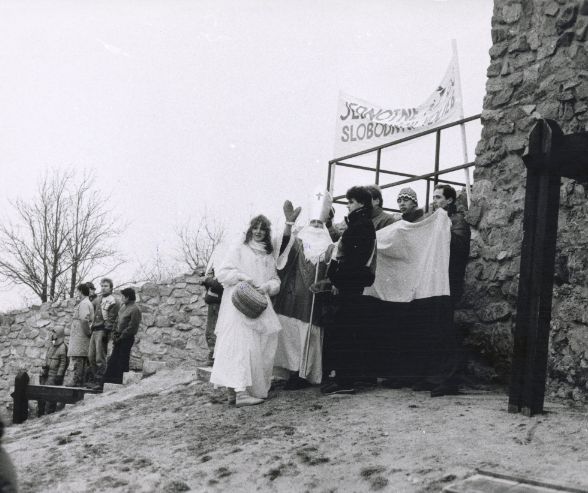 People at Devín Castle
Photo by MMB