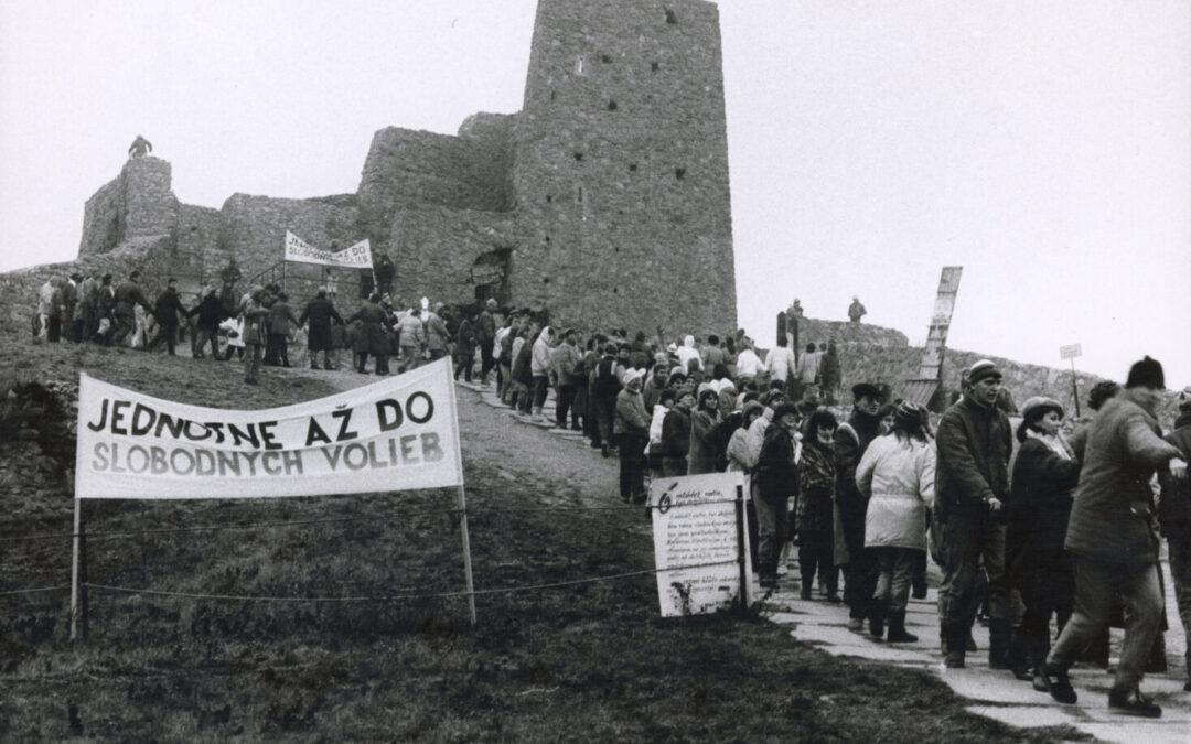Nová inštalácia na hrade Devín pripomenie udalosti decembra 1989